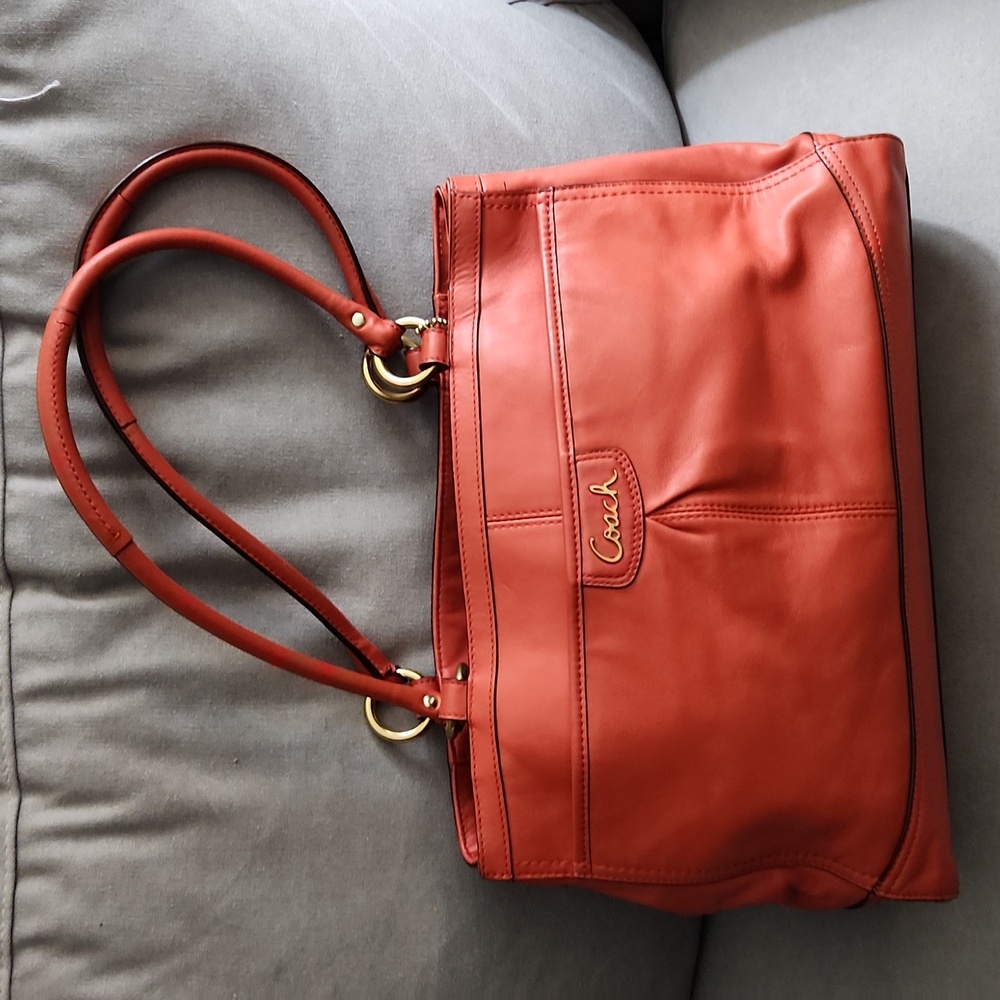 Leather Coach handbag F19728